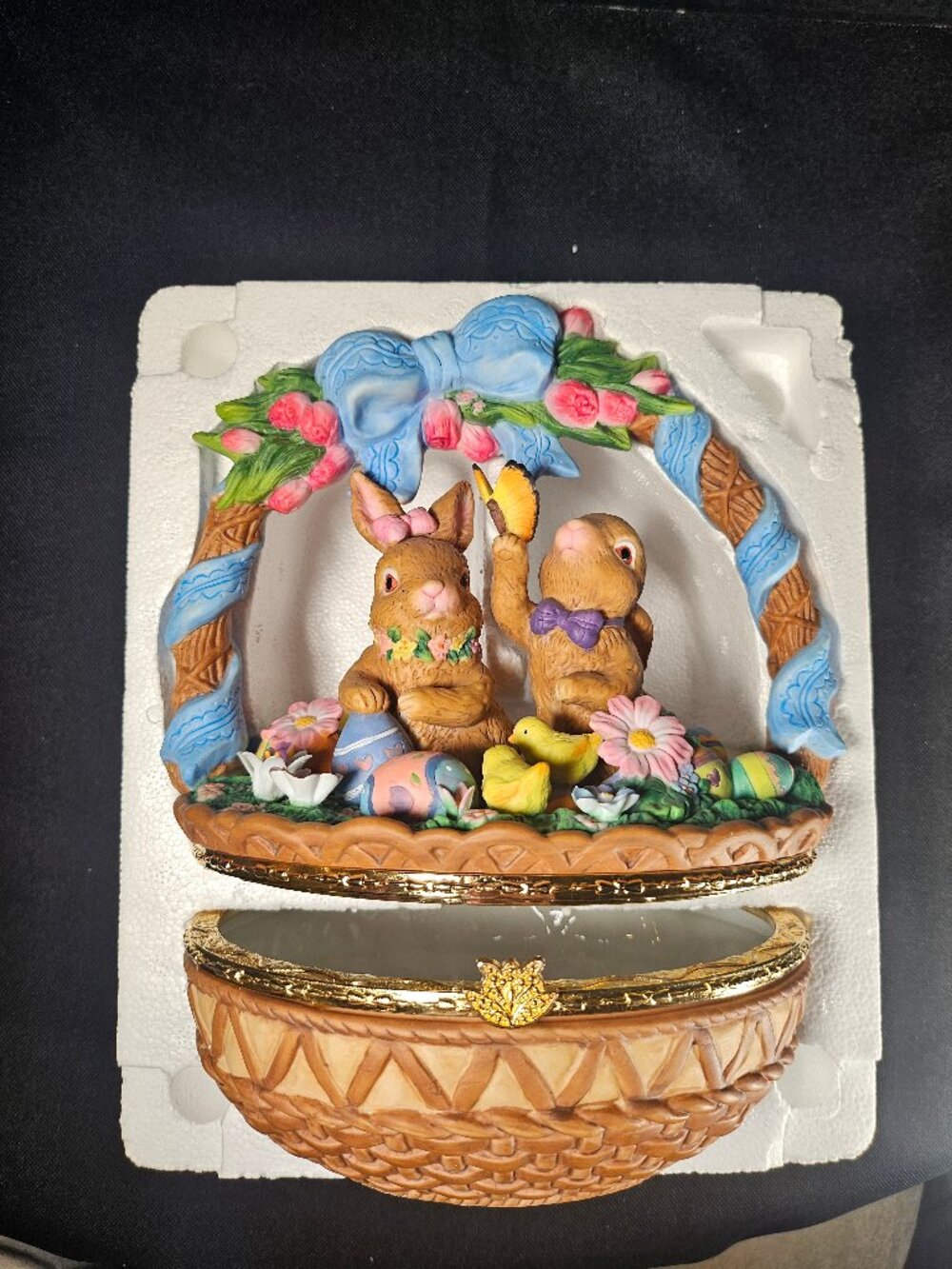 CWC Beautiful Detailed Porcelain Lidded Easter Basket With Gold Accent - Picture 5 of 15